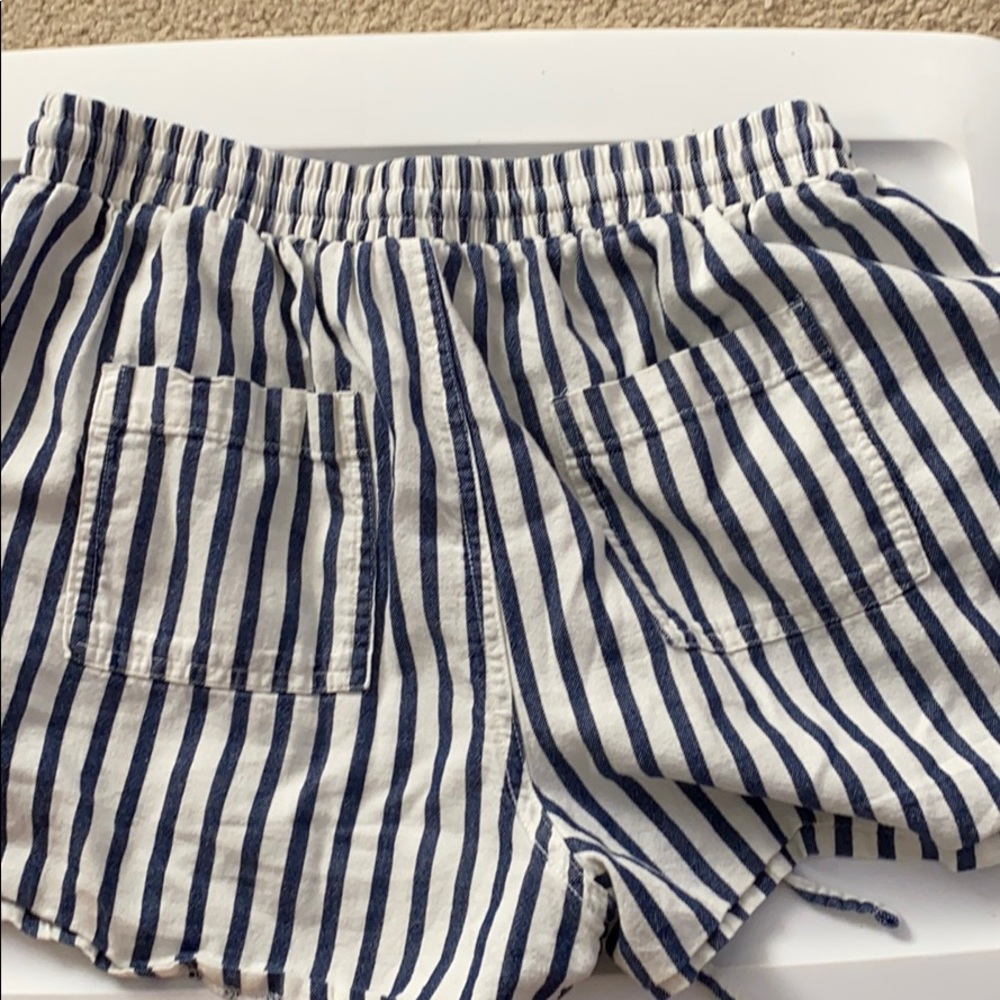 Shorts - Picture 2 of 4